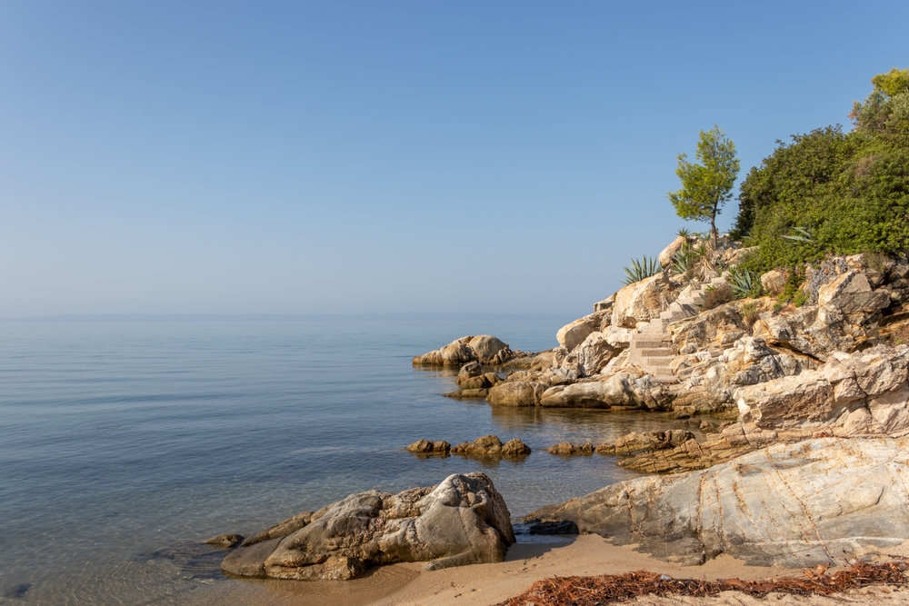 Plaja salbatica in Sithonia, Grecia